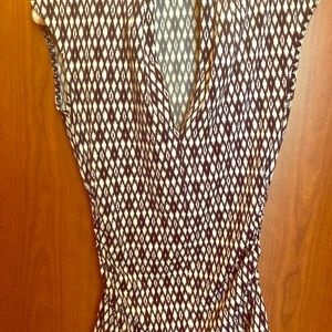 Black and white print sleeveless top
